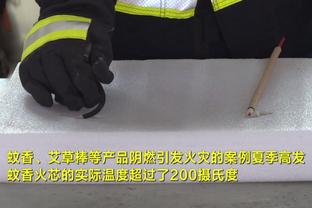 VAR裁判傅明立功？马宁起初没有表示，死球后迅速去看VAR补判点球